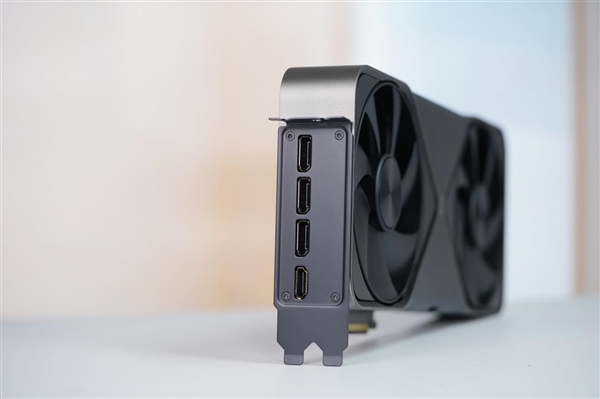 河内1.5分彩:一如既往的精美!NVIDIA RTX 5080显卡图赏