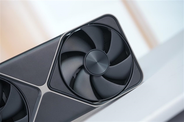 河内1.5分彩:一如既往的精美!NVIDIA RTX 5080显卡图赏