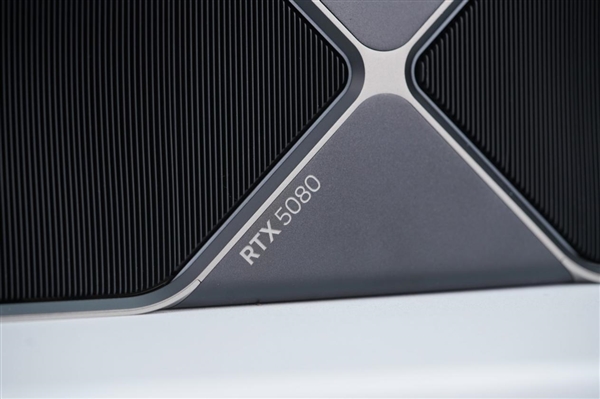 河内1.5分彩:一如既往的精美!NVIDIA RTX 5080显卡图赏