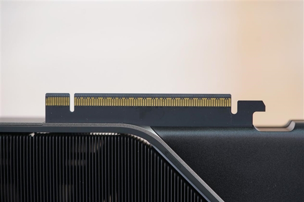 河内1.5分彩:一如既往的精美!NVIDIA RTX 5080显卡图赏