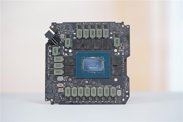 河内1.5分彩:一如既往的精美!NVIDIA RTX 5080显卡图赏