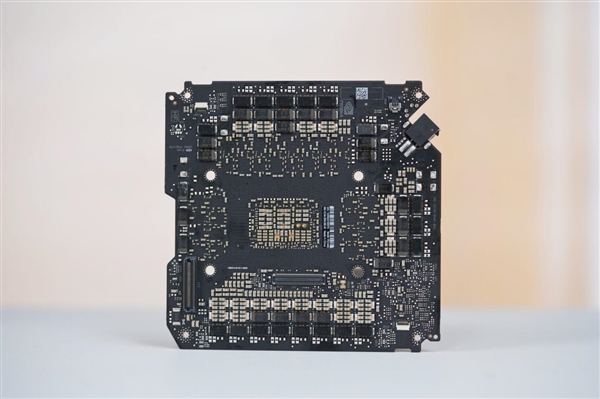 河内1.5分彩:一如既往的精美!NVIDIA RTX 5080显卡图赏
