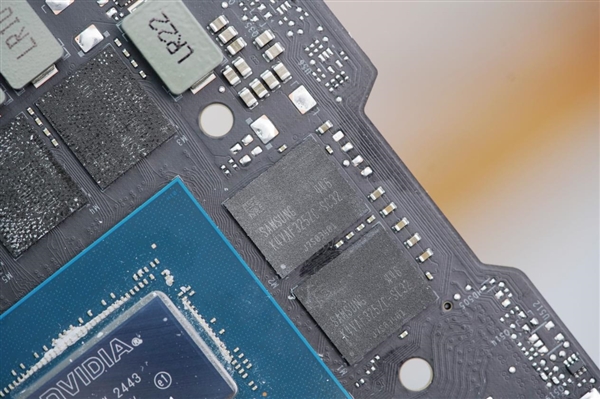 河内1.5分彩:一如既往的精美!NVIDIA RTX 5080显卡图赏