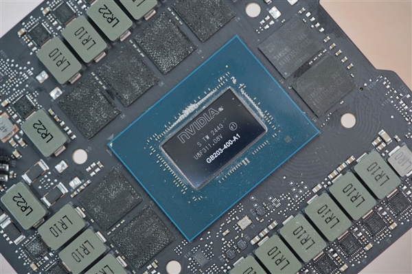 河内1.5分彩:一如既往的精美!NVIDIA RTX 5080显卡图赏